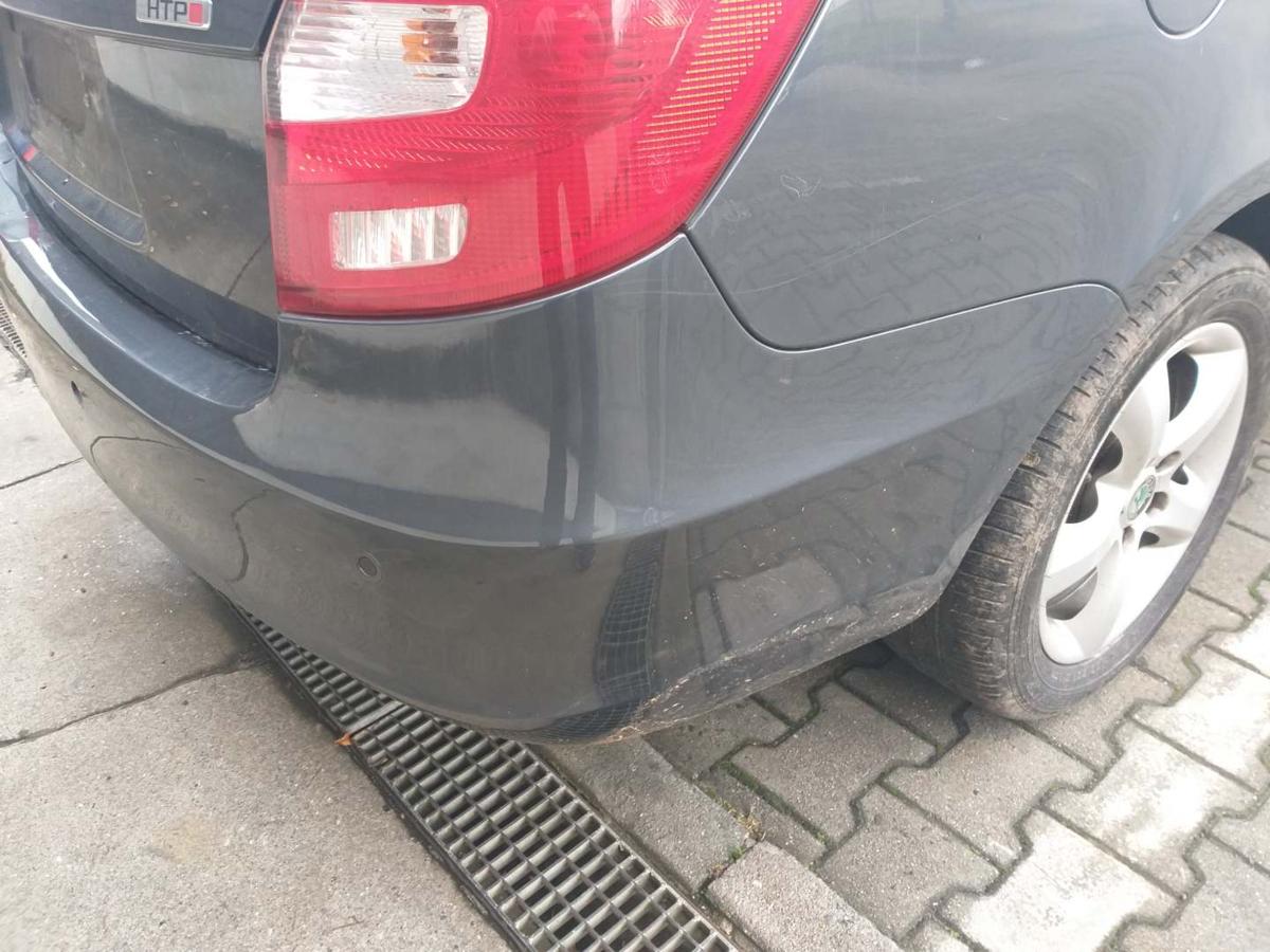 Skoda Fabia 2 5J original Stoßstange Stossfänger hinten LF8J Anthrazitgrau Kombi Bj.2009 Skoda Fabia 2 5J original Stoßstange Stossfänger hinten LF8J Anthrazitgrau Kombi Bj.2009